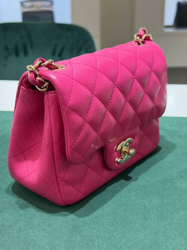 WhatsApp Image 2025-11-01 at 11.05.19 (3) Chanel Mini Square Classic Lambskin card Chanel Certificato entrupy