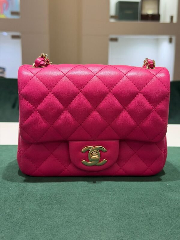 WhatsApp Image 2025-11-01 at 11.05.19 Chanel Mini Square Classic Lambskin card Chanel Certificato entrupy