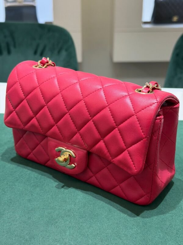 WhatsApp Image 2025-11-01 at 11.15.43 (1) Chanel Mini Rectangular 20 Card Chanel con certificato a parte Entrupy