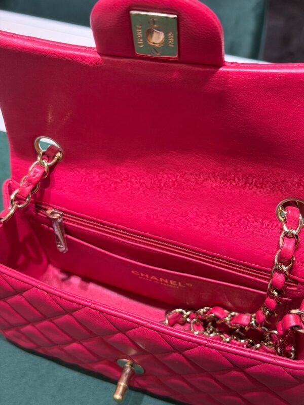 WhatsApp Image 2025-11-01 at 11.15.43 (2) Chanel Mini Rectangular 20 Card Chanel con certificato a parte Entrupy