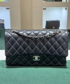 Chanel borsa classica 11.12 Materiale Pelle di agnello & metallo effetto palladio Colore nero