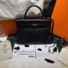 Hermès Kelly 35 retourne sacs Et voyage del 2013 second hand color noir full set top condition rigenerata spa Hermes nel Marzo 2024.