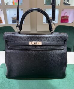 Hermès Kelly 35 retourne sacs Et voyage del 2013 second hand color noir full set top condition rigenerata spa Hermes nel Marzo 2024.