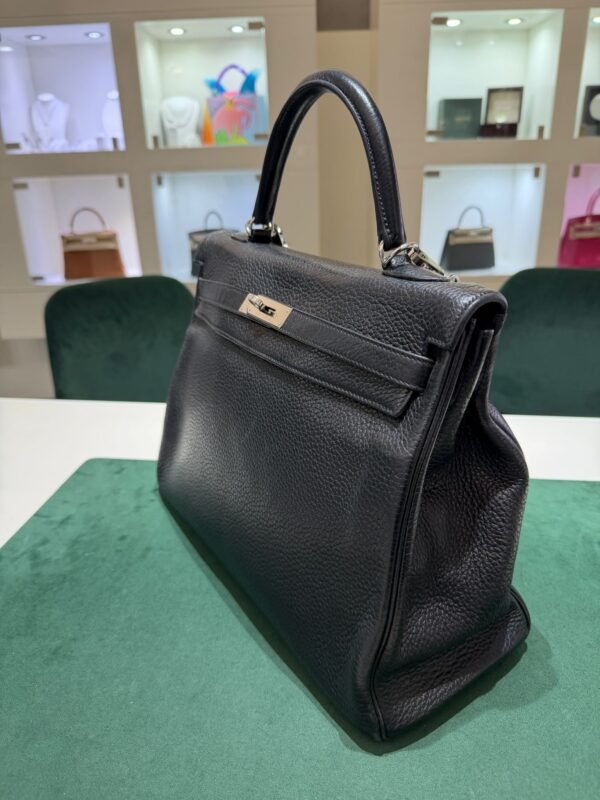 Hermès Kelly 35 retourne sacs Et voyage del 2013 second hand color noir full set top condition rigenerata spa Hermes nel Marzo 2024.