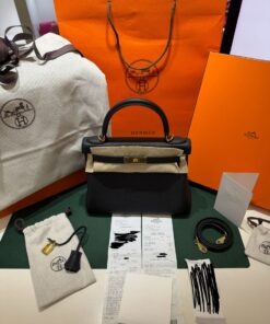Alternative view of Hermès Kelly 28 retourne veau pellame Togo  NUOVA 2025 seriale K color noir nero