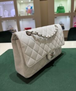 Alternative view of Chanel Classic Double Flap Bag Medium Bianca  del 2011