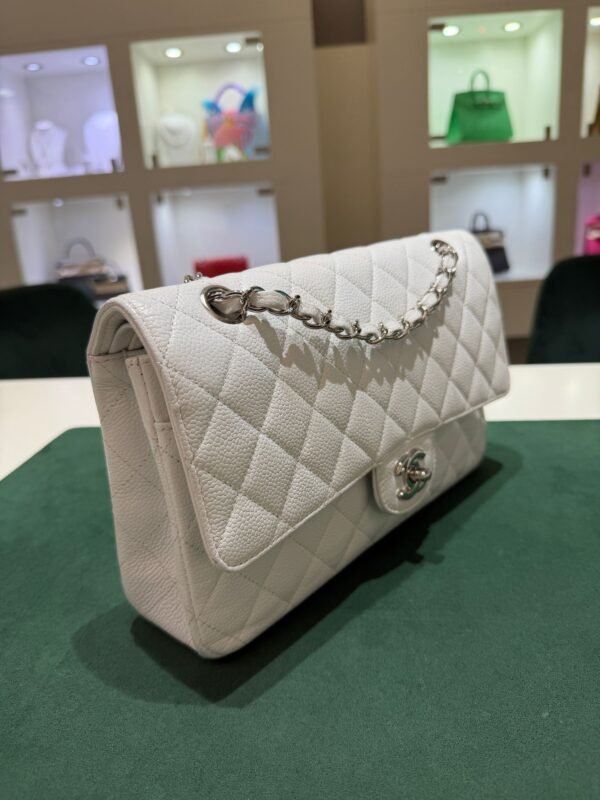 Chanel Classic Double Flap Bag Medium Bianca  del 2011