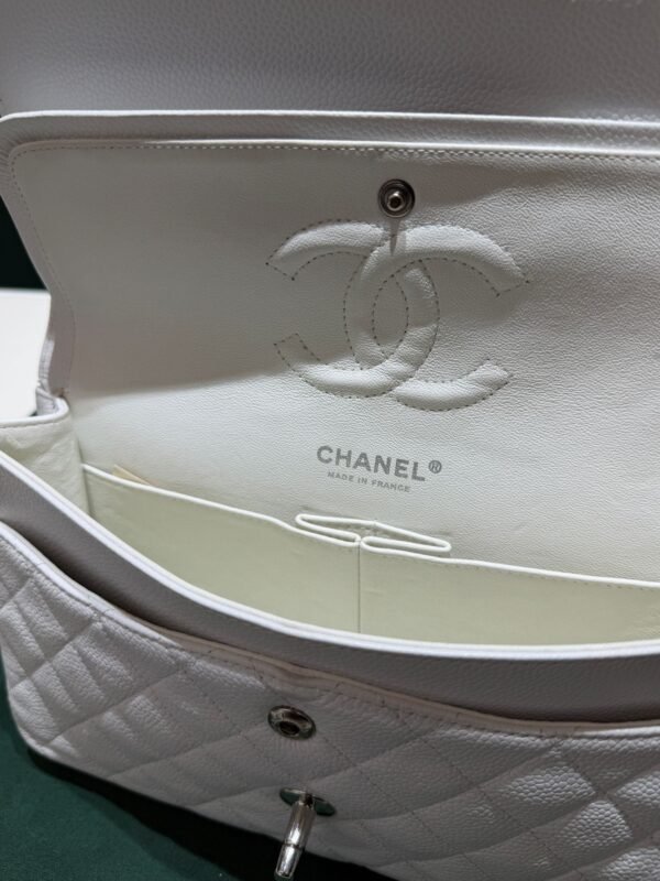 Chanel Classic Double Flap Bag Medium Bianca  del 2011