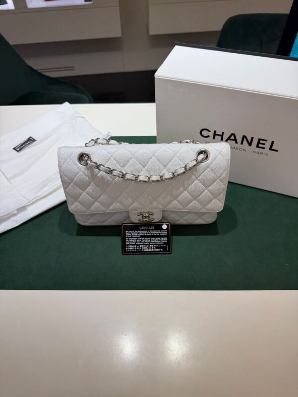 Chanel Classic Double Flap Bag Medium Bianca  del 2011