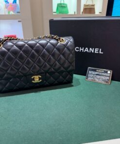 Alternative view of Chanel Classic Double Flap Bag Medium noir nero