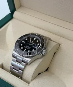 Alternative view of Rolex Submariner Date 41mm del 2021 Italia full set top condition con documenti e scatola Rolex