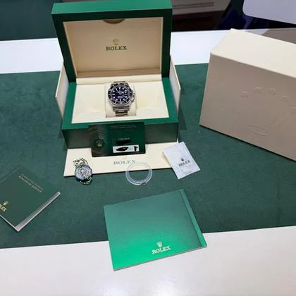 Rolex Submariner Date 41mm del 2021 Italia full set top condition con documenti e scatola Rolex - Image 3
