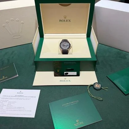 Rolex Yacht-Master 40 oro rosa del 2024 Italia full set excellent condition con documenti - Image 2
