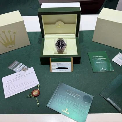 Rolex Submariner Date 40mm del 2013 Italia full set top condition con documenti e scatola Rolex - Image 3