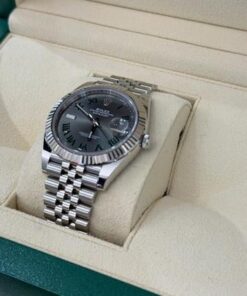Alternative view of Rolex Datejust 41 Wimbledon del 2023 Italia full set excellent condition con documenti e scatola