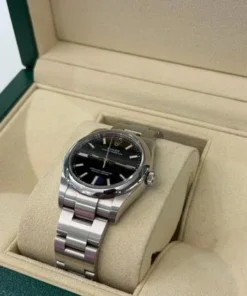 Alternative view of Rolex Oyster Perpetual 34 nero del 2023 Italia full set excellent condition con documenti