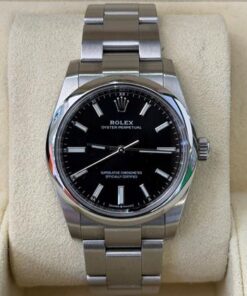 Rolex Oyster Perpetual 34 nero del 2023 Italia full set excellent condition con documenti