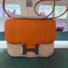 Herm&egrave;s Constance mini 18 in pelle Epsom color Orange Hermes con hardware palladium.