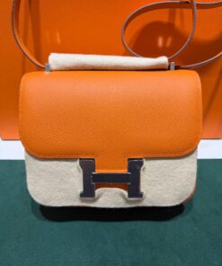 Hermès Constance mini 18 in pelle Epsom color Orange Hermes con hardware palladium.