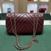 Chanel Classic Double Flap Bag Medium bordeaux con cucitura Chevron e hardware dorato