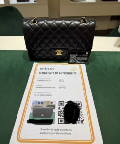 Alternative view of Chanel Classic Double Flap Bag Medium noir nero