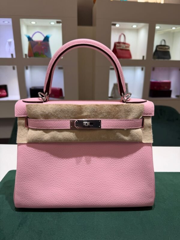 Hermès Kelly 28 retourne veau pellame taurillon clemence NUOVA 2025 Agosto seriale K color rose sakura