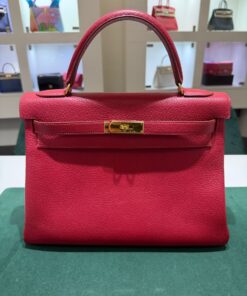 Hermès Kelly 32 retourne veau pellame togo color bordeaux hardware dorato second hand.