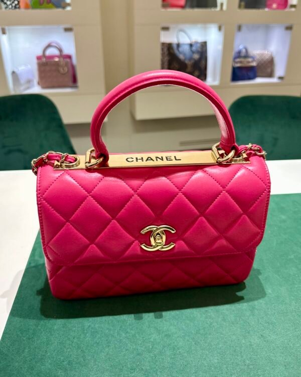 Chanel trendy CC misura media 25 con Card Chanel del 2020 e certificato Entrupy  Color Fuchsia (Rose Fuchsia) con hardware dorato.