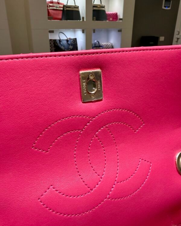 Chanel trendy CC misura media 25 con Card Chanel del 2020 e certificato Entrupy  Color Fuchsia (Rose Fuchsia) con hardware dorato.