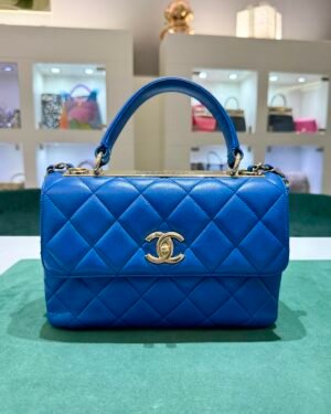 Chanel trendy CC misura media 25 con Card Chanel del 2019 e certificato Entrupy  Color bleu ( blue royal ) con hardware dorato.