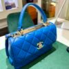 Chanel trendy CC misura media 25 con Card Chanel del 2019 e certificato Entrupy  Color bleu ( blue royal ) con hardware dorato.