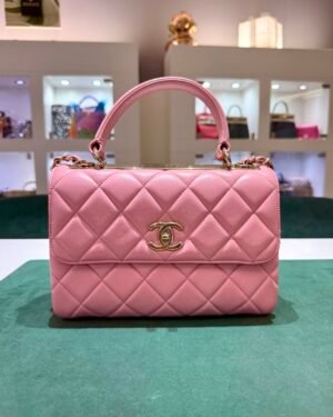 Chanel trendy CC misura media 25 con Card Chanel del 2019 e certificato Entrupy  Color rosa con hardware dorato.