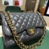 WhatsApp Image 2026-01-08 at 18.24.37 (2) Chanel Classic flap (11:12) Chanel classica grande jumbo caviar doppia patta pelle vitello martellato & effetto dorato nero interno bordeaux