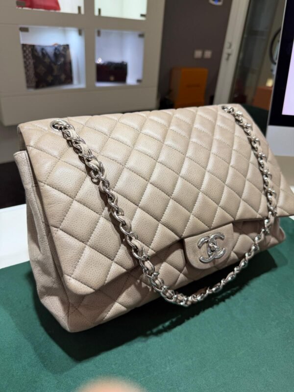 WhatsApp Image 2026-01-19 at 08.48.09 (1) Chanel Classic Flap Jumbo XL misura 33 color Beige Caviar anno di produzione 2010 full set con scontrino fattura d’acquisto e scatola