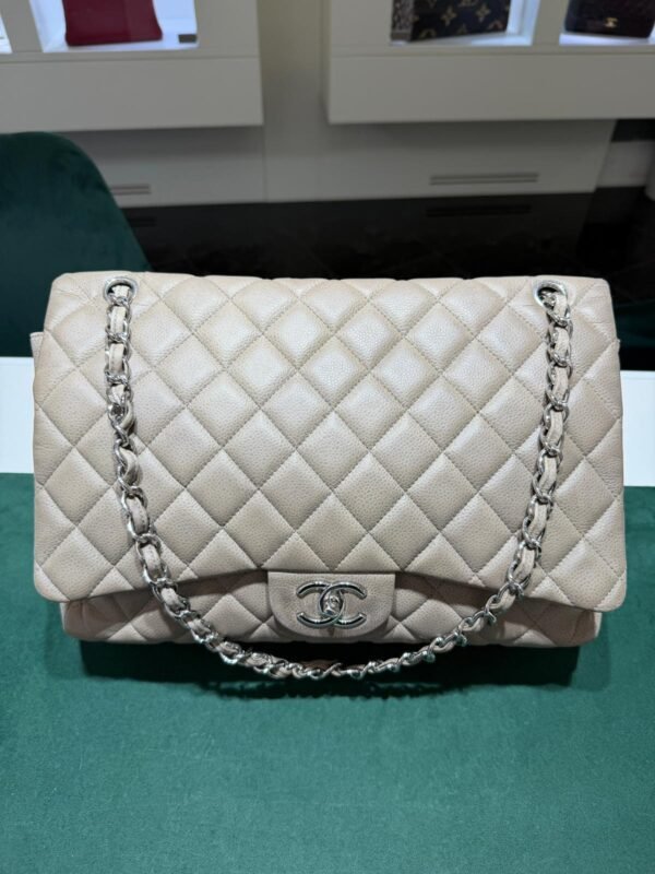 WhatsApp Image 2026-01-19 at 08.48.10 Chanel Classic Flap Jumbo XL misura 33 color Beige Caviar anno di produzione 2010 full set con scontrino fattura d’acquisto e scatola