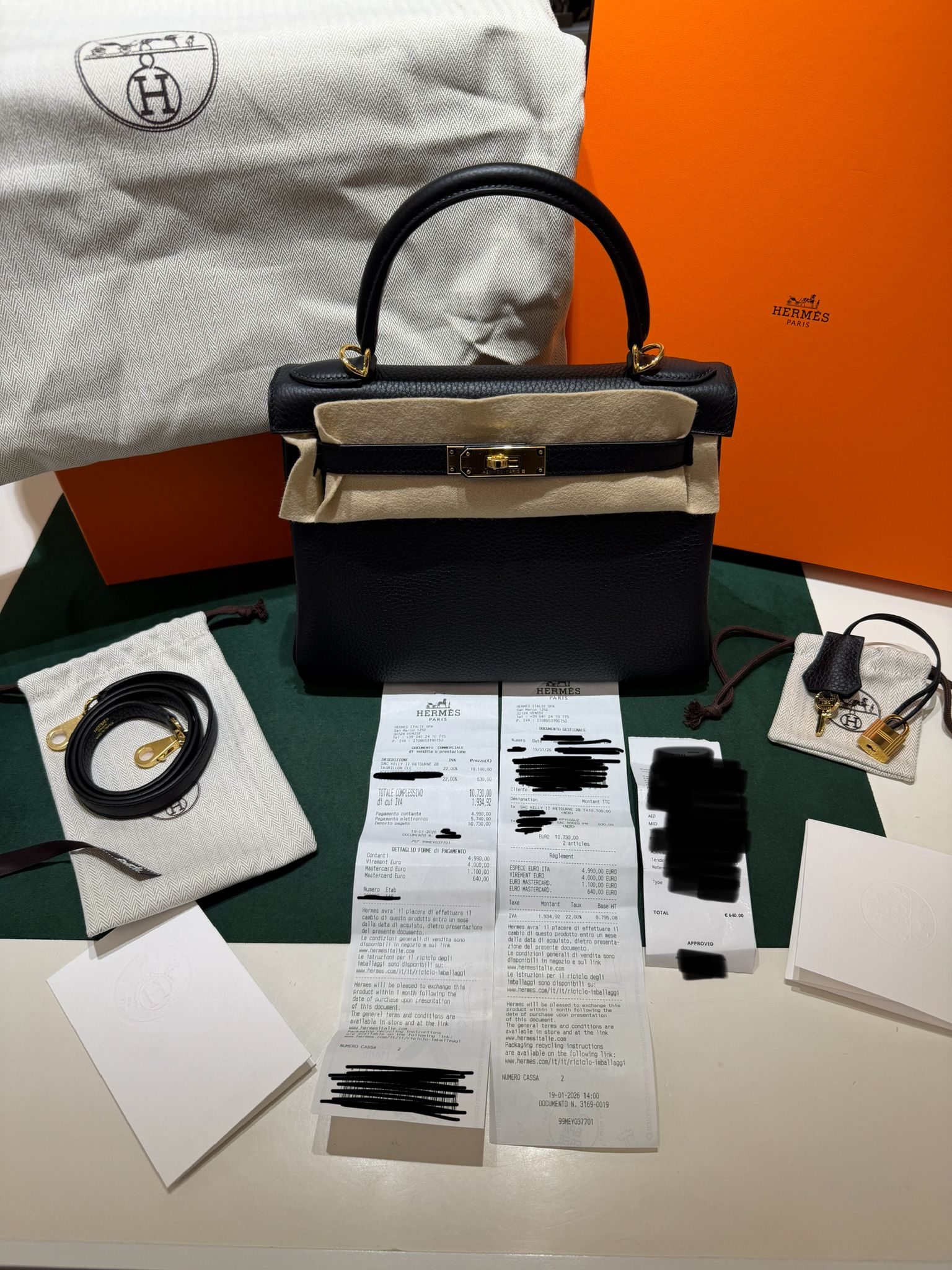 Hermès Kelly 28 Retourne pellame Taurillon Clémence NUOVA 2026 seriale K colore NERO noir ( nero ) con hardware dorato con tutti gli adesivi di protezione dell’imballaggio e dell’hardware full set full pellicole full stickers - Image 2