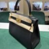 Hermès Kelly 28 Retourne pellame Taurillon Clémence NUOVA 2026 seriale K colore NERO noir ( nero ) con hardware dorato con tutti gli adesivi di protezione dell’imballaggio e dell’hardware full set full pellicole full stickers