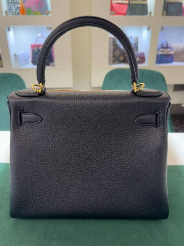 Hermès Kelly 28 Retourne pellame Taurillon Clémence NUOVA 2026 seriale K colore NERO noir ( nero ) con hardware dorato con tutti gli adesivi di protezione dell’imballaggio e dell’hardware full set full pellicole full stickers