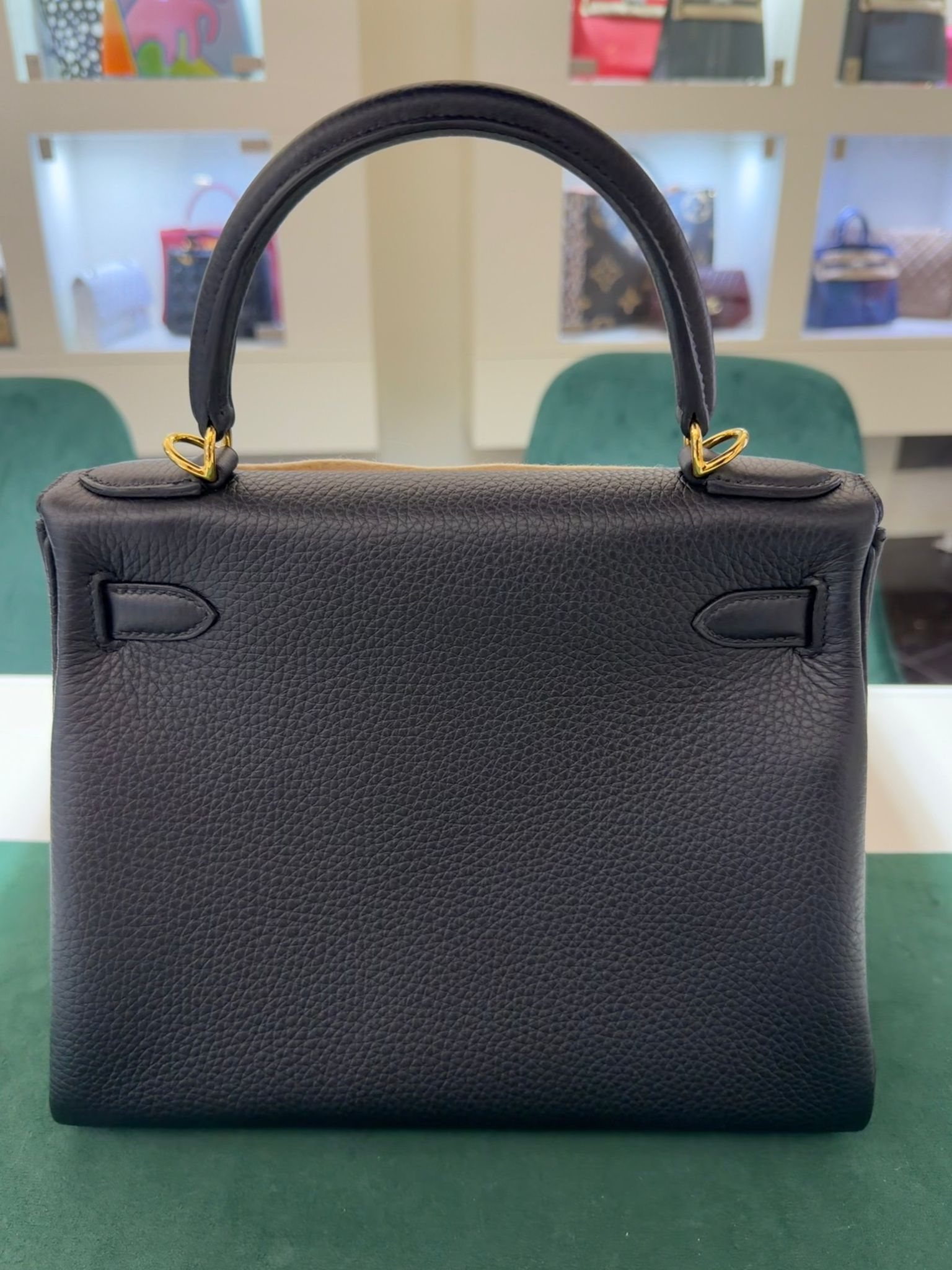 Hermès Kelly 28 Retourne pellame Taurillon Clémence NUOVA 2026 seriale K colore NERO noir ( nero ) con hardware dorato con tutti gli adesivi di protezione dell’imballaggio e dell’hardware full set full pellicole full stickers - Image 5