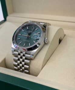 Alternative view of Rolex Datejust 41 NUOVO 2026 verde green menta jubilee Italia full set con documenti e scatola