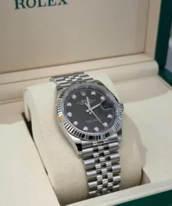 Alternative view of Rolex Datejust 36 NUOVO 2025 quadrante nero in diamanti jubilee full set con documenti