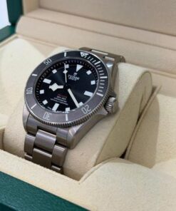 Alternative view of Tudor Pelagos 39mm titanio del 2024 full set top condition con documenti e scatola Tudor