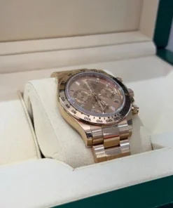 Alternative view of Rolex Daytona everose dial Sundust Diamond Baguette del 2020 Italia full set excellent condition