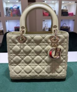 Alternative view of Listino 5900,00 Dior Lady Dior Medium 24 salvia full set