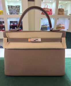 Hermès Kelly 32 retourne Nuova 2025 stampa K in pelle togo colore etoupe con hardware palladio  con tutti gli adesivi di protezione dell’imballaggio e dell’hardware.