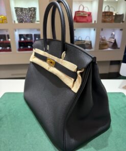 Alternative view of Hermès Birkin 35 veau togo NUOVA Febbraio 2026 seriale K color ( noir ) nero hardware dorato full set con scontrino ufficiale Hermès pellicole stickers ovunque .