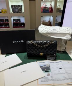 Alternative view of Chanel Classic Double Flap Bag Medium noir nero