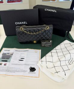Alternative view of Chanel Classic Double Flap Bag Medium noir nero