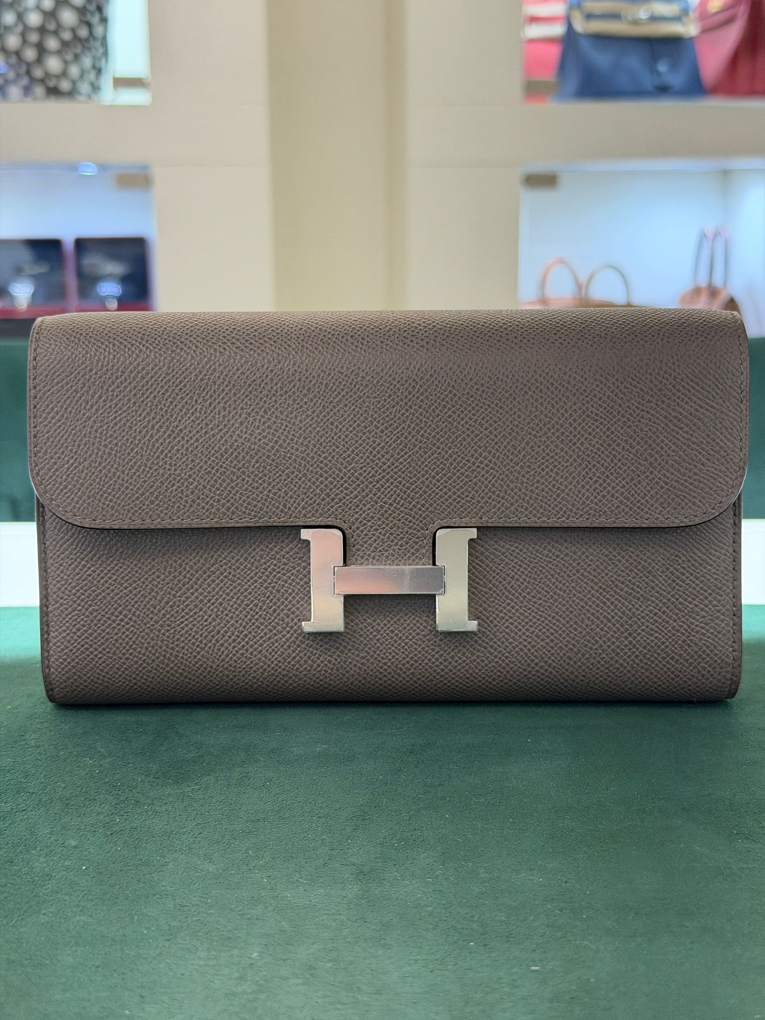 Hermès portefeuille costance to go