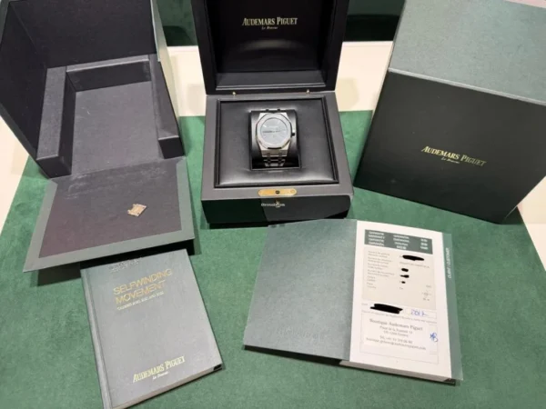 Audemars Piguet Royal Oak Jumbo 39mm extra-thin del 2017 Mai indossato full set con documenti e scatola